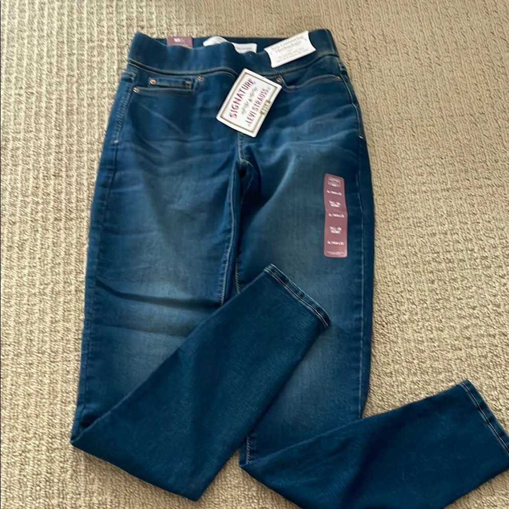 Signature Women's Levi’s Blue Jeans